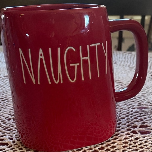 Rae Dunn set of 2 Christmas mugs - Picture 2 of 3